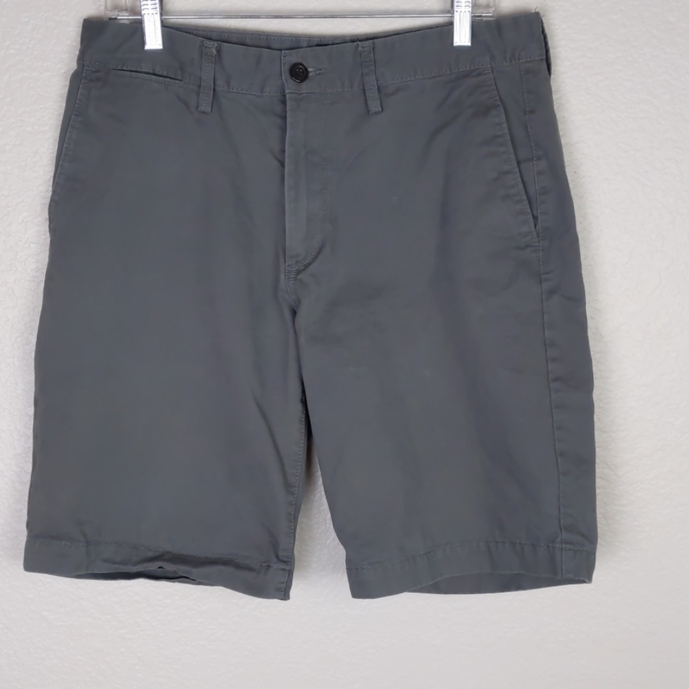 Men's GAP khaki lived in shorts